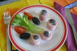 Reteta de aperitiv rapid din oua de prepelita in jambon