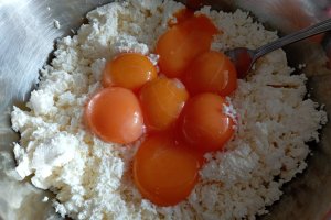 Reteta de prajitura cu branza si afine