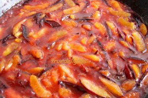 Prajitura cu jeleu de prune si blat de biscuiti