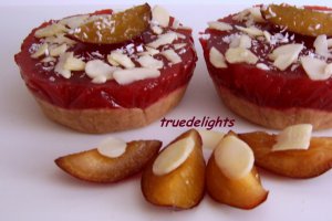 Prajitura cu jeleu de prune si blat de biscuiti