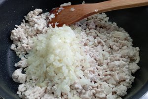 Reteta de lasagna cu carne de curcan, ciuperci si spanac
