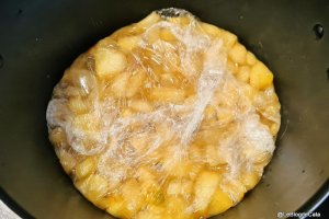 Reteta de tort cu ciocolata, mere si crema de castane