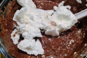Reteta de tort cu ciocolata, mere si crema de castane