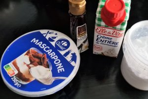 Reteta de tort cu ciocolata, mere si crema de castane