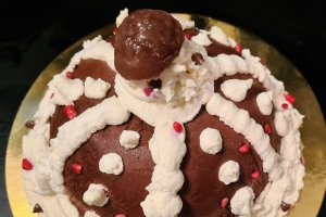 Reteta de tort cu ciocolata, mere si crema de castane