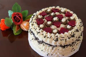 Reteta de tort cu jeleu de zmeura si de ness