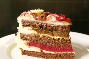 Reteta de tort cu jeleu de zmeura si de ness