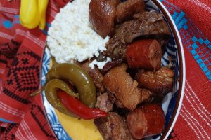 Reteta de tochitura de porc la cratita, cu mamaliga si cas framantat