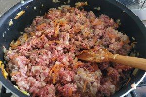 Reteta de cartofi in straturi cu carne tocata