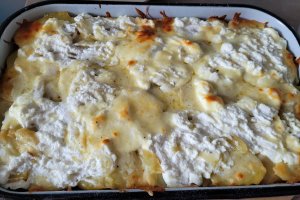 Reteta de cartofi in straturi cu carne tocata