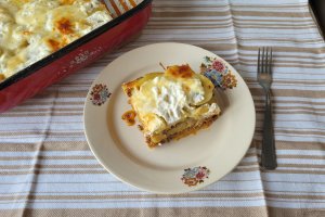 Reteta de cartofi in straturi cu carne tocata