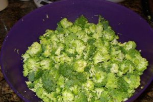 SALATA CU BROCCOLI SI SUNCA DE CURCAN