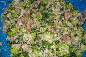 SALATA CU BROCCOLI SI SUNCA DE CURCAN
