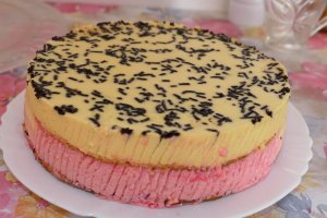 Reteta de tort cu coacaze rosii si albe