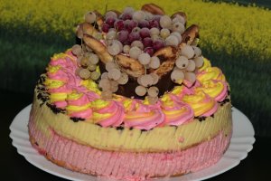 Reteta de tort cu coacaze rosii si albe