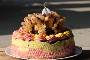 Reteta de tort cu coacaze rosii si albe