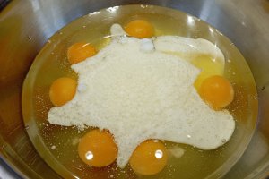 Reteta de negresa cu afine, mure si branza