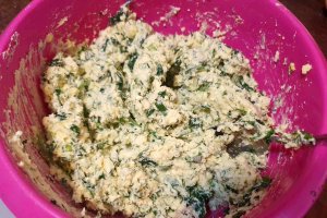 Reteta de placinte cu feta, spanac si marar