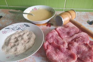 Reteta de snitel crispy, din pulpa de porc, in pesmet