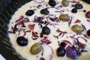 Reteta de tarta cu faina de naut, ceapa si masline/Socca