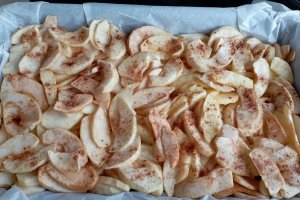 Reteta de prajitura cu mere, nuci caramelizate si mascarpone
