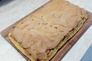 Reteta de prajitura cu mere, nuci caramelizate si mascarpone