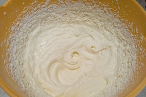 Reteta de prajitura cu mere, nuci caramelizate si mascarpone