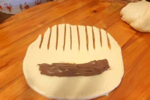 Reteta de cornuri pufoase umplute cu nutella