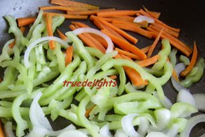 Rulouri de peste cu legume la cuptor