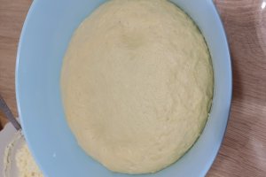 Branzoaice calde si pufoase, o reteta pe gustul pofticiosilor