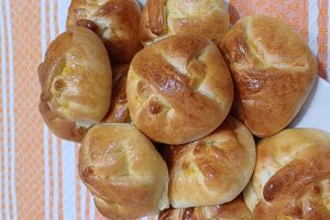 Branzoaice calde si pufoase, o reteta pe gustul pofticiosilor