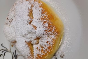 Branzoaice calde si pufoase, o reteta pe gustul pofticiosilor