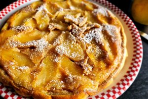 Tarta rasturnata cu mere si alune - reteta low carb si fara zahar