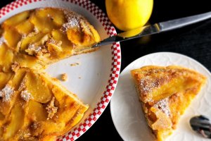 Tarta rasturnata cu mere si alune - reteta low carb si fara zahar