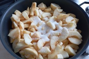 Prajitura cu mere si mascarpone, un desert cremos si aromat