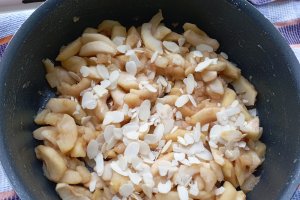 Prajitura cu mere si mascarpone, un desert cremos si aromat