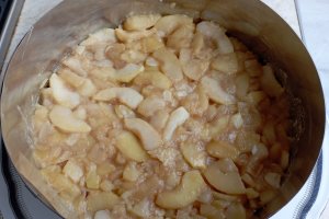 Prajitura cu mere si mascarpone, un desert cremos si aromat