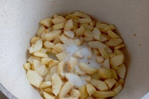 Prajitura cu mere si mascarpone, un desert cremos si aromat