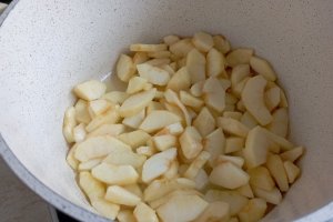 Prajitura cu mere si mascarpone, un desert cremos si aromat