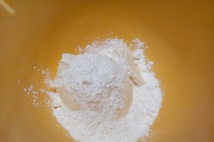 Prajitura cu mere si mascarpone, un desert cremos si aromat