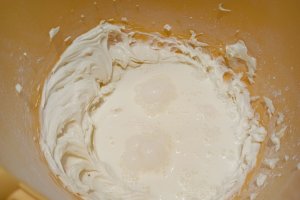 Prajitura cu mere si mascarpone, un desert cremos si aromat