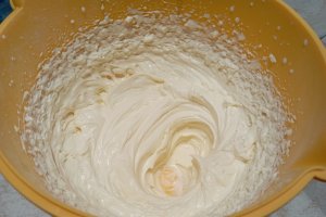 Prajitura cu mere si mascarpone, un desert cremos si aromat