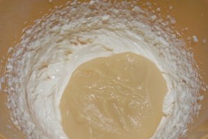 Prajitura cu mere si mascarpone, un desert cremos si aromat
