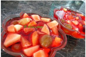 Fructe in gelatina