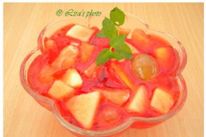 Fructe in gelatina