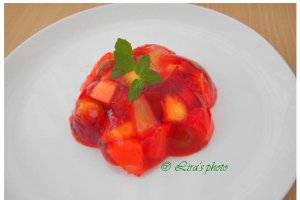 Fructe in gelatina