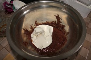 Tort cu crema de capsuni - un desert savuros si aromat