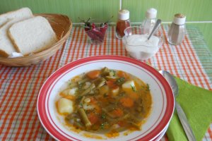 Ciorba cu fasole pastai, reteta gustoasa de post