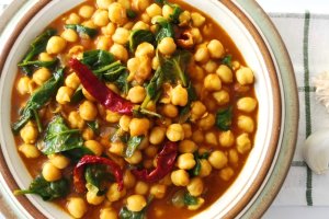 Mancare de naut cu spanac si curry in stil asiatic - Reteta savuroasa cu legume