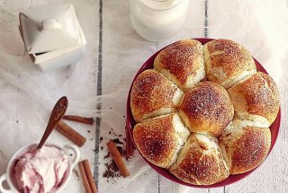 Reteta Chifle cu scortisoara, pufoase si aromate pentru un mic dejun delicios